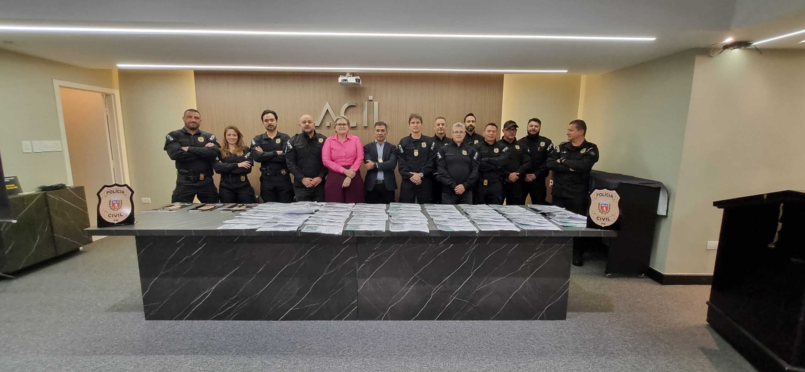 Polícia Civil devolve 70 celulares recuperados por investigações em evento na ACIL