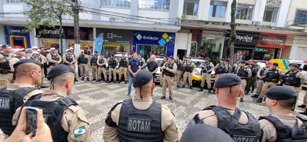 PM reforça policiamento no comércio de Londrina durante período natalino 1